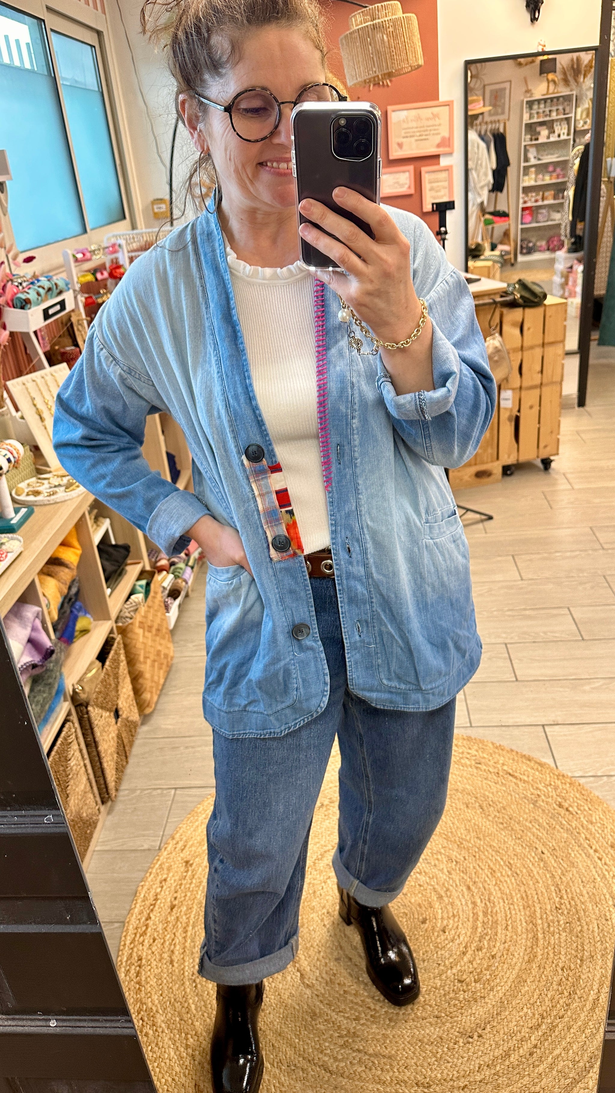 veste denim femme detail dos contraste bordeaux
