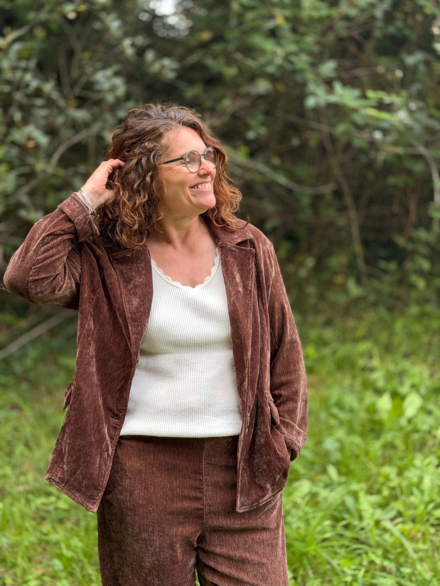 Look automnal chic avec blazer en panne de velours - Abana Boutique 64240