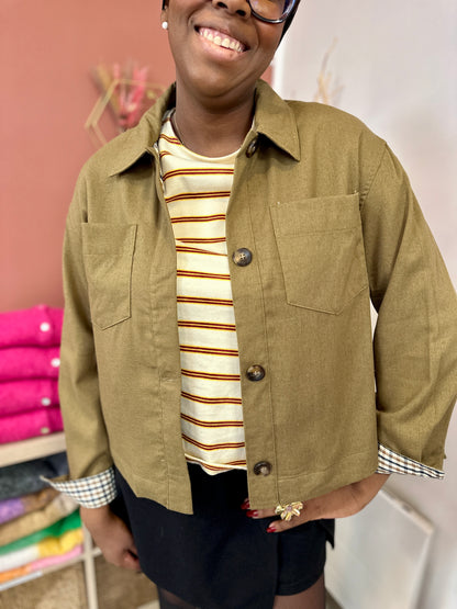 Veste courte kaki fluide avec col chemise à pointes, poches plaquées et détails écossais au dos et aux manches - In april 1986 Corse