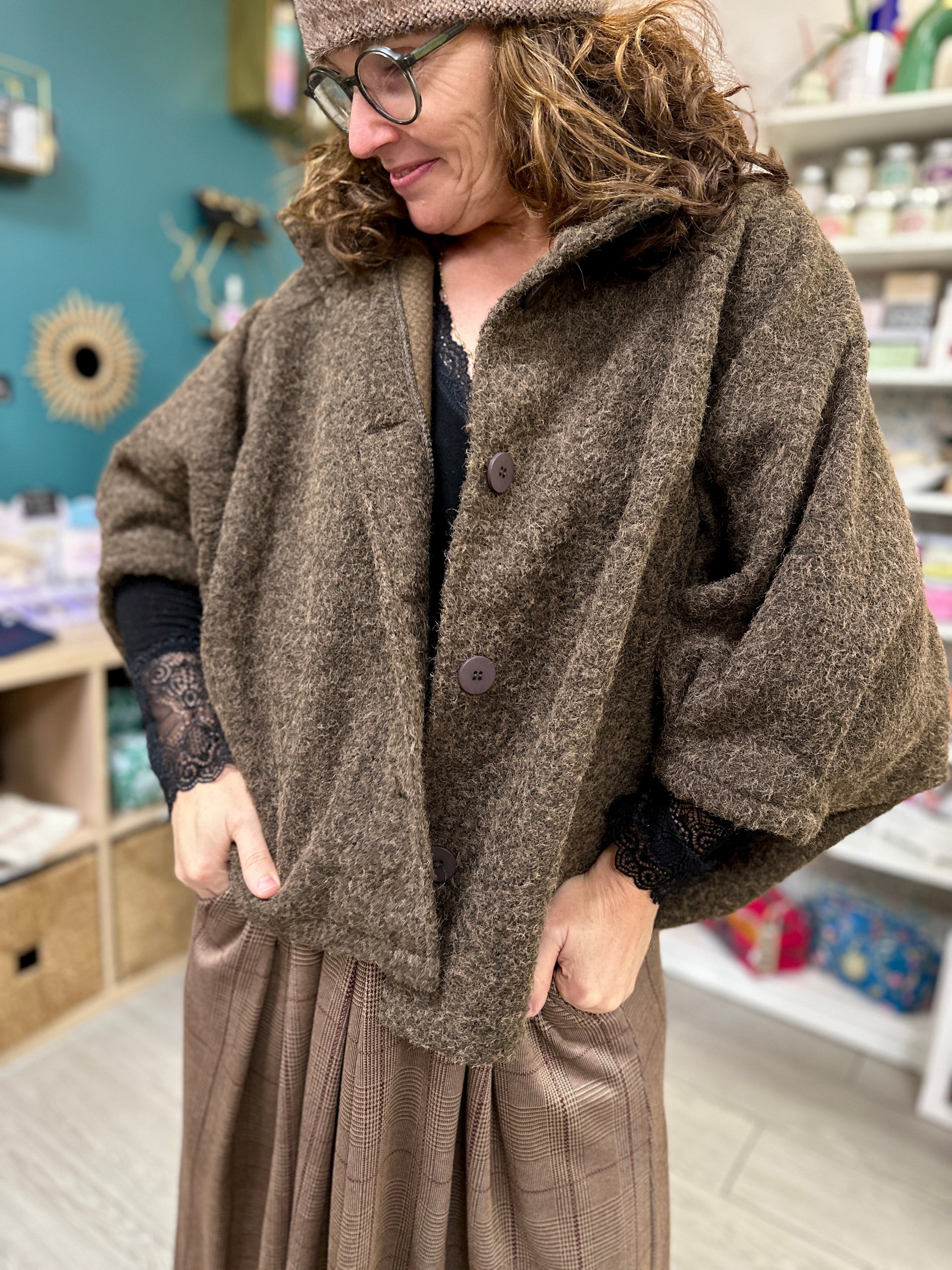 Veste chaude en laine coloris chocolat à boutons, coupe loose - Abana 64240