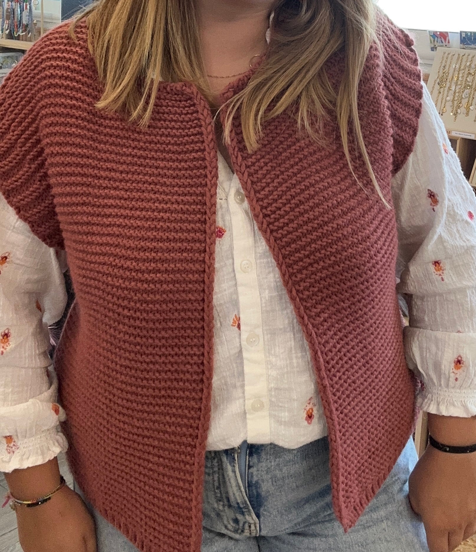 Gilet Élia en laine sans manches style cosy chic automne – Abana 64250
